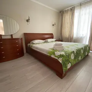 On Prospiekt Pobiedy 18 Апартаменты